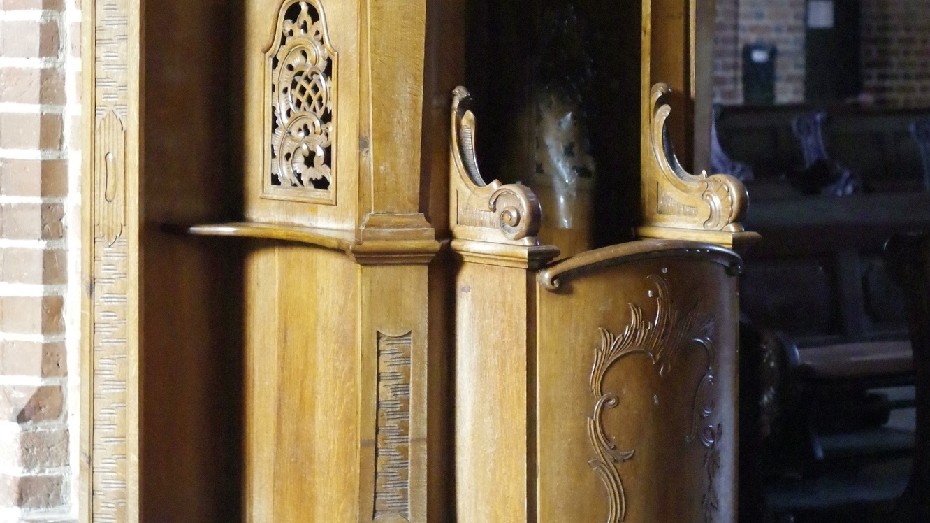 Beichtstuhl Ein Beichtstuhl in einer Kirche.